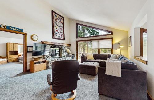 Twin Peaks House | Peace and Pines at Upper Ward Creek