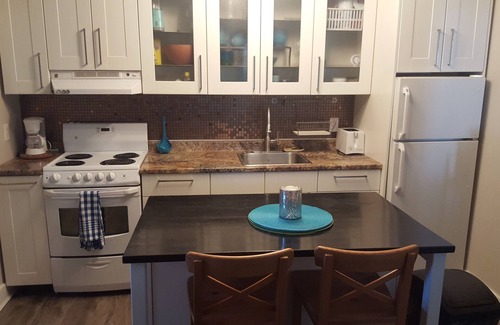 Roberts Creek Cottage | Peace and Tranquility await you!