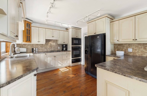 Central Frontenac Cottage | Peace and Tranquility at Luxury Frontenac Lake House