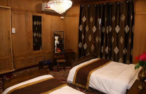 Nagin Bagh Boat Rental | Peace Of Mind Group of Houseboats