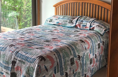 Bottineau Cabin | Peace & Quiet and Amazing sunsets await you! Enjoy this great vacation hideaway!