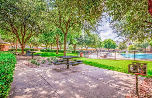 Far North Dallas Apartment | Peaceful 1BR Unit With Balcony
