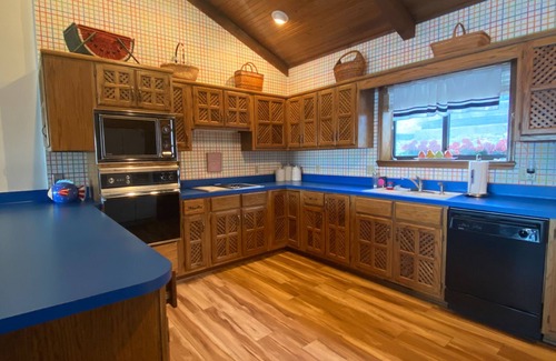 Afton House | Peaceful 2 acre Lakefront Home in Duck Creek w/Boat Dock, Game Room w/Wet Bar