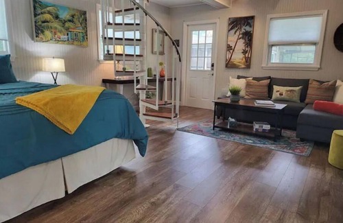 Palm Harbor House | Peaceful 2-Story Cottage Retreat ~ Close to Beaches & Pinellas Trail!
