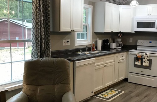 Pittsburg Cottage | Peaceful 2Bedroom, 1.5Bath Cottage near Wood Creek Boat Dock