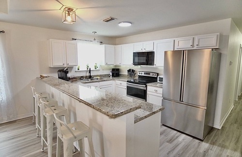 Gulf Breeze House | Peaceful 3-2 Home w/Pool, 4min to beach, RV P-king, BBQ, Firepit, Fast Internet
