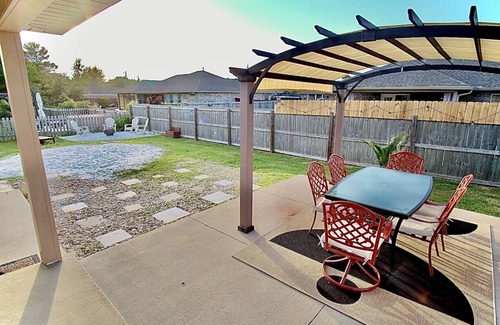 Gulf Breeze House | Peaceful 3-2 Home w/Pool, 4min to beach, RV P-king, BBQ, Firepit, Fast Internet