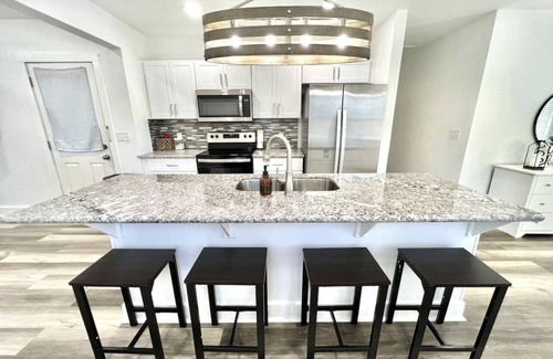 Navy Point House | Peaceful 3 Bedroom Pensacola Get Away-2 mins from NAS Pensacola