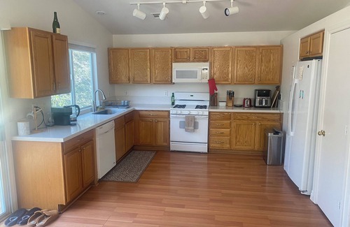 Silverado Ranch House | Peaceful 3b/2ba House with Patio, Wooded Back Yard, WiFi, BBQ. Pet-Friendly!