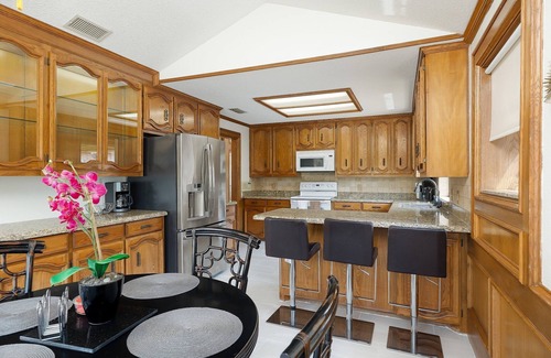 Mission House | Peaceful 3bedroom home with Golf View.