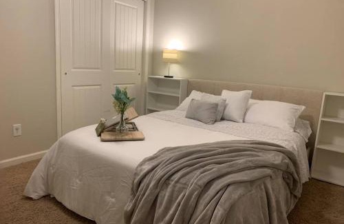 Dothan House | Peaceful 3BR/2BA Hidden Lake Home Near ACOM w/WiFi