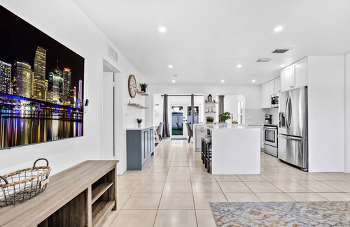 Driftwood House | Peaceful 3BR House Relax Backyard 16 mins to Ocean