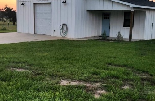 Athens Cottage | Peaceful 3BR Ranch Retreat on 40+ Acres near Athens boat ramp and fairgrounds