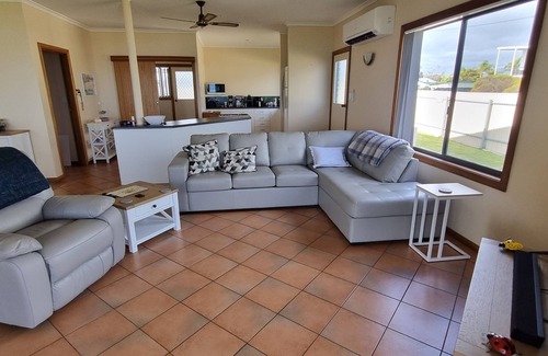 North Beach House | Peaceful 5 star Wallaroo getaway. Magnificent uninterrupted beach views. Sleep 8