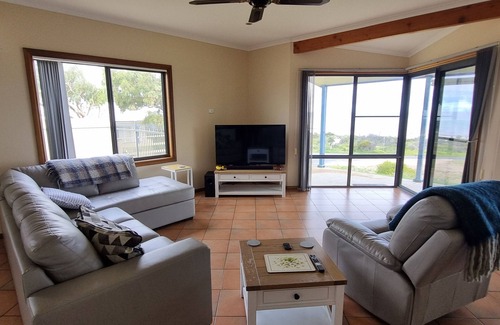 North Beach House | Peaceful 5 star Wallaroo getaway. Magnificent uninterrupted beach views. Sleep 8