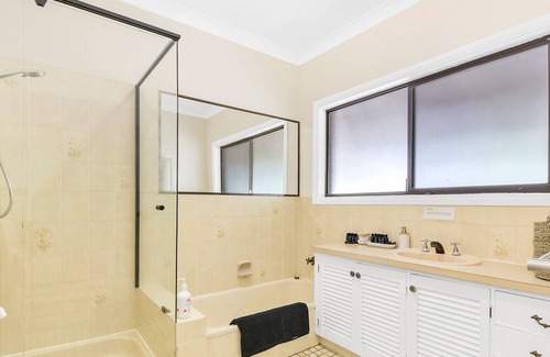 Upper Coomera House | Peaceful acreage between the Gold Coast theme parks and Mt Tamborine