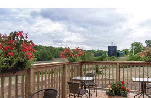 Milford House | Peaceful and close to wineries in south end of the county. Just 15 minutes from town