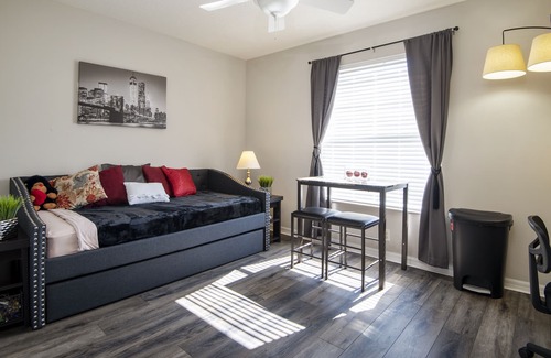 County Line Coalition House | Peaceful and Pleasant in Tampa