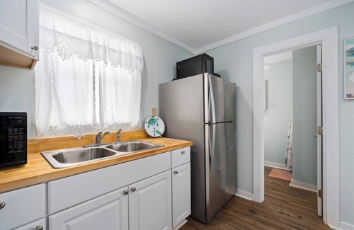 Austwell House | Peaceful and private! Cute waterfront cottage with amazing fishing!