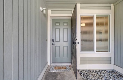 Sacramento House | Peaceful and spacious family-friendly home perfect for long term stay
