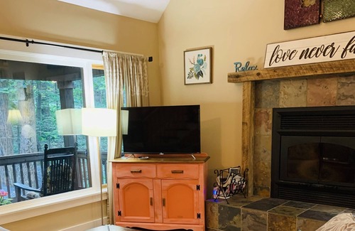 Chestnut Springs House | Peaceful and spacious mountain stay