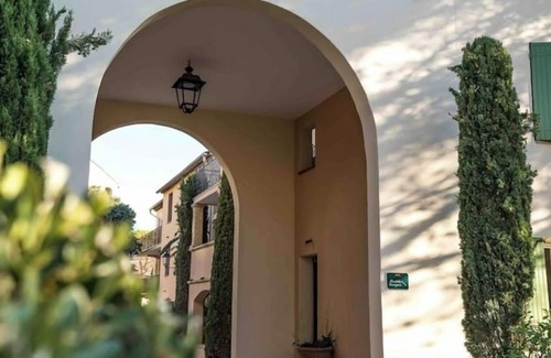 Pont Royal Apartment | Peaceful apartment with a magnificent view.