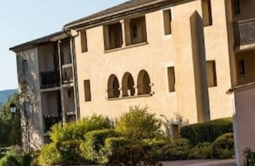 Pont Royal Apartment | Peaceful apartment with a magnificent view.