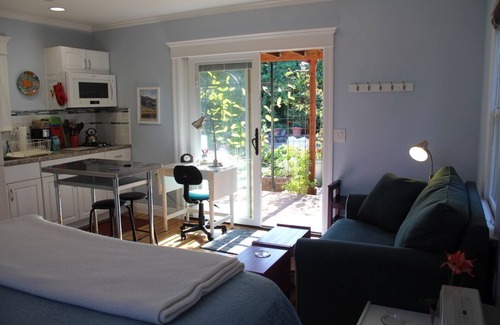 Upper Telegraph Cottage | Peaceful backyard studio cottage. 5 min. to Ashby BART; free off street parking