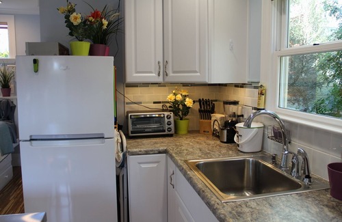 Upper Telegraph Cottage | Peaceful backyard studio cottage. 5 min. to Ashby BART; free off street parking