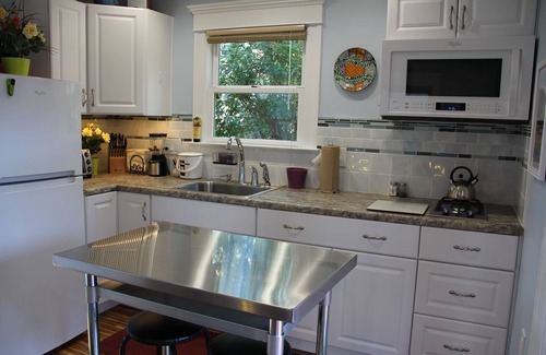 Upper Telegraph Cottage | Peaceful backyard studio cottage. 5 min. to Ashby BART; free off street parking