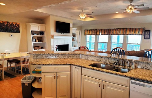 Crystal Beach House | Peaceful Bolivar beachfront home w/footpath access to the Gulf of America
