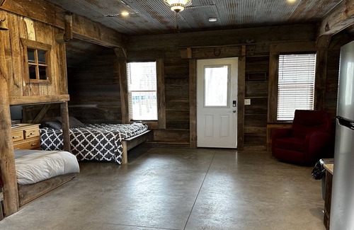 South Kansas City Apartment | Peaceful bunkhouse getaway on quiet farm in KCMO