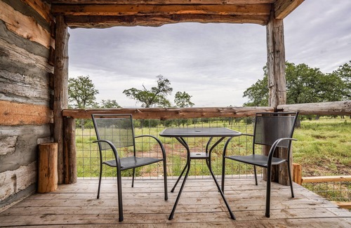 Hye Cabin | Peaceful cabin, fully updated, wine, stars, spa, perfect for relaxing