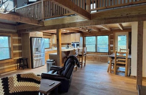 Lancaster Cabin | Peaceful Cabin in the Woods