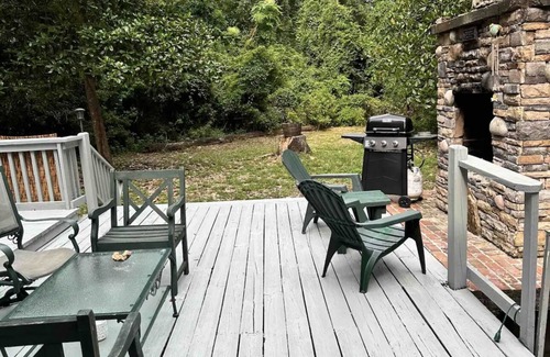 Fort White House | Peaceful cabin with fireplace, 5 minutes from the springs!