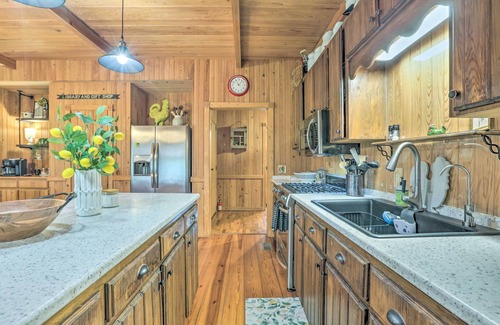 Cairo Cottage | Peaceful Cairo Farmhouse w/Barn & Fire Pit