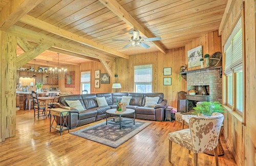 Cairo Cottage | Peaceful Cairo Farmhouse w/Barn & Fire Pit