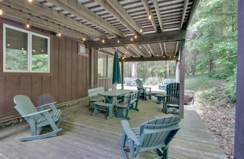 Carrollton House | Peaceful Carrollton Retreat with Deck and Fire Pit!