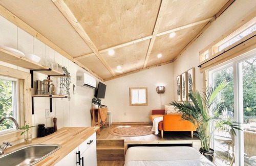 Forest City Cottage | Peaceful Casita de Campo with Lake access