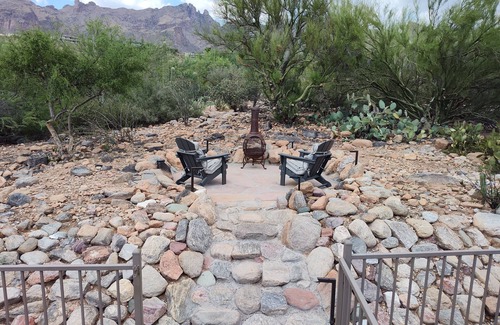 The Foothills House | Peaceful Catalina Foothills retreat w/stunning views close to hiking & shopping