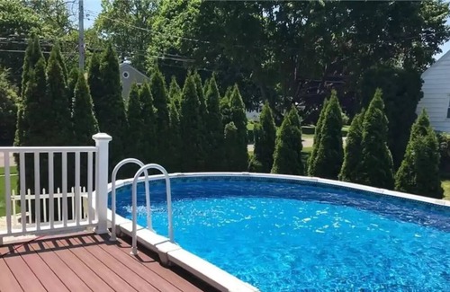 Stratford House | Peaceful, cheerful 4 bedroom home with a pool