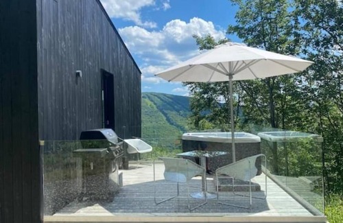 Bolton-Ouest Ski Chalet | Peaceful Contemplative Cottage