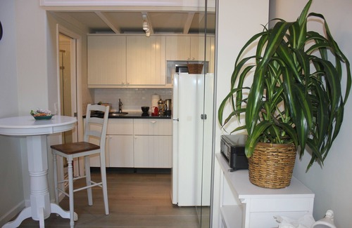 Berkeley Cottage | Peaceful Cottage Among Berkeley Mansions