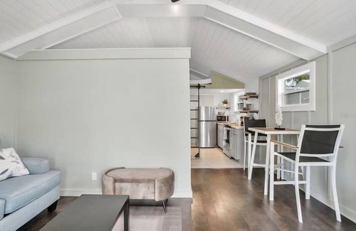 St. Petersburg - Clearwater Cottage | Peaceful cottage with AC in St. Petersburg - Close to Everything!