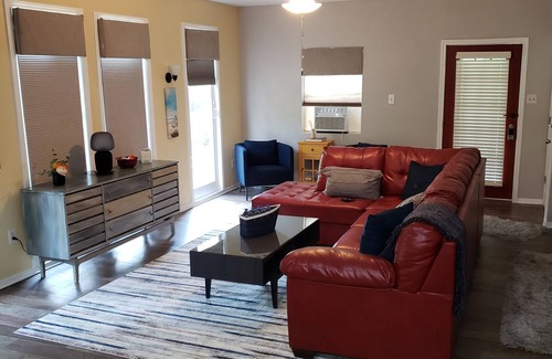 Denison House | Peaceful Country Hideaway- Pet friendly!
