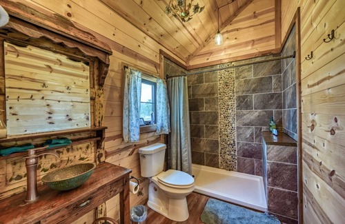 Fredericksburg Cabin | Peaceful Country Cabin in Texas Wine Country
