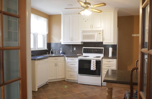 Clarington House | Peaceful & Cozy 3 Bedroom House In Newcastle, ON