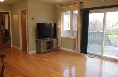 Clarington House | Peaceful & Cozy 3 Bedroom House In Newcastle, ON