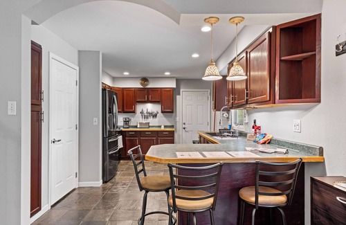 St. Charles House | Peaceful Cozy Home with Well Equipped Kitchen, WiFi, & King Bed in St Charles