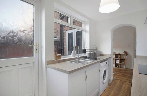 Darlington House | Peaceful Dwelling at Falmer Road, Sleeps 4